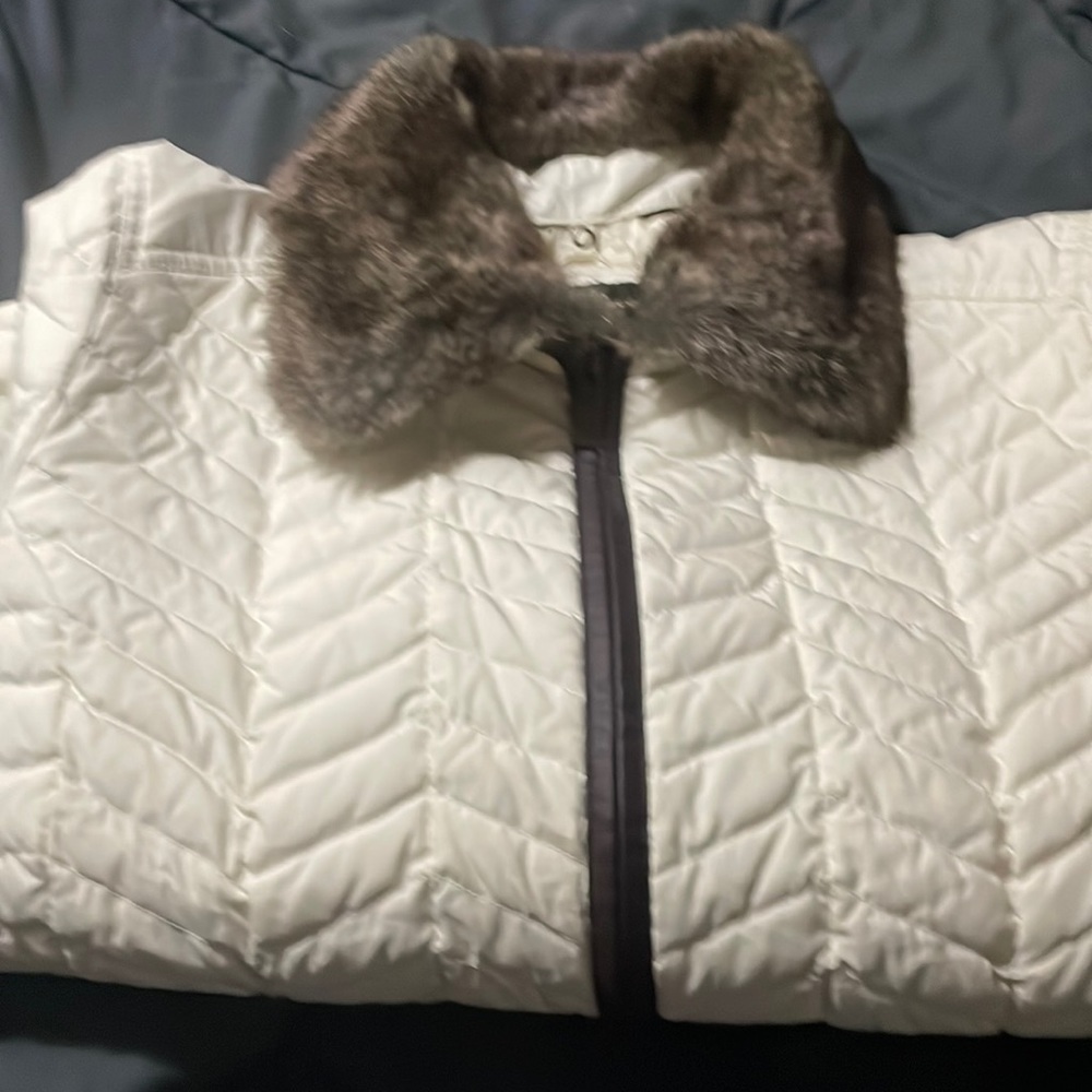 Eddie Bauer Premium Goose Down White Quilted Coat with Fur Lined Neck